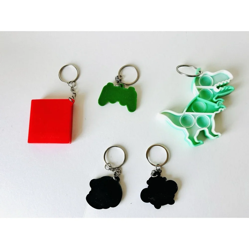 Lot Of 5 Small Keychains‎ Toys And BT21 Characters